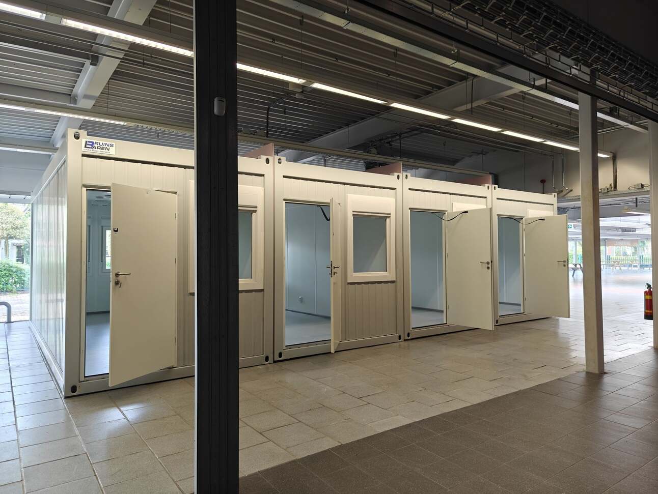 Vier woonunits in de showroomhal. Archieffoto: Rens Blom / nieuwsuitcastricum.nl