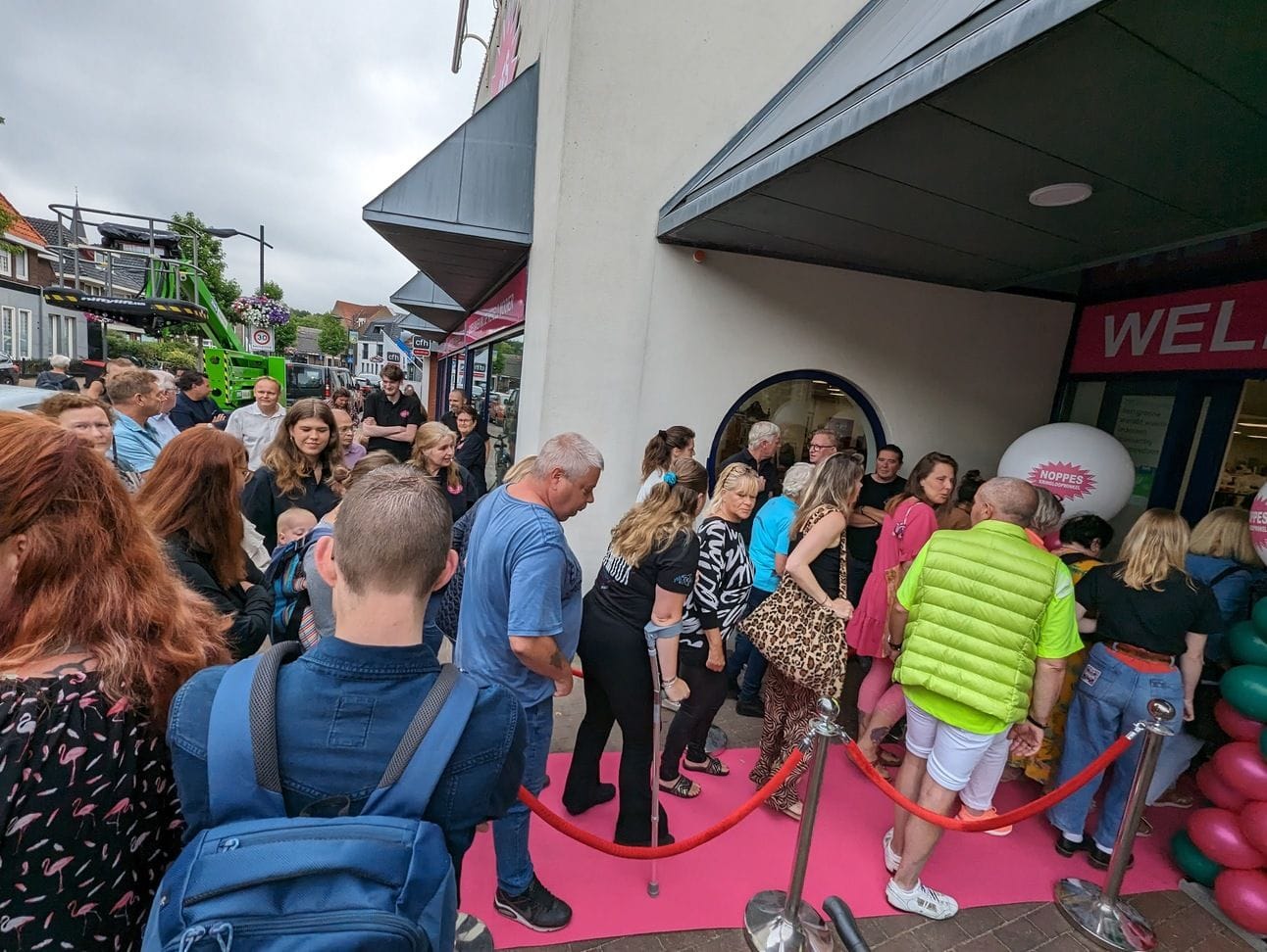 De opening van Noppes op 29 juni werd druk bezocht. Foto: Rens Blom / nieuwsuitcastricum.nl