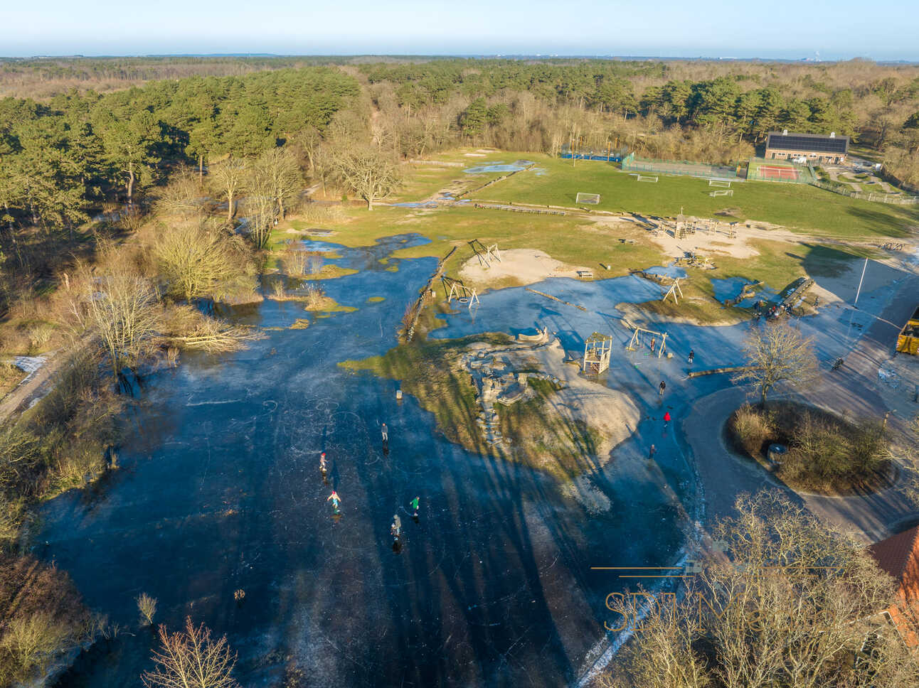 Schaatsen op camping Bakkum. Foto: Sam de Joode