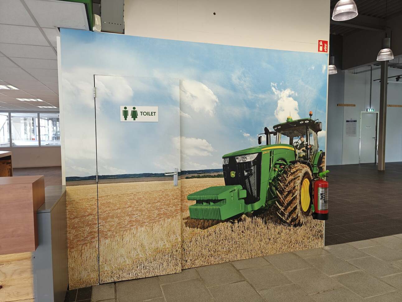 De vrolijkste muur in het pand. Foto: Rens Blom