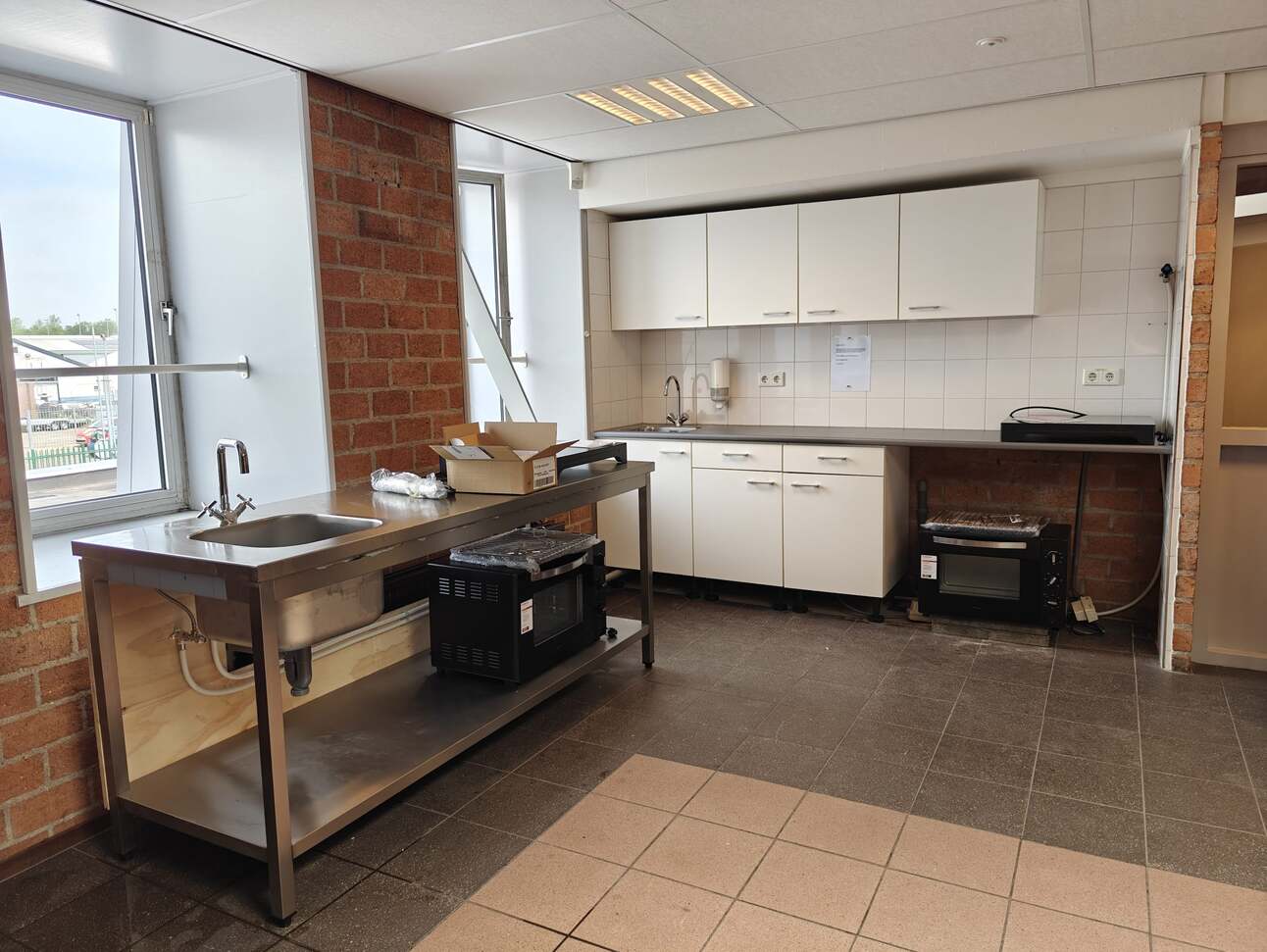 Eén van de keukens in het pand. Foto: Rens Blom