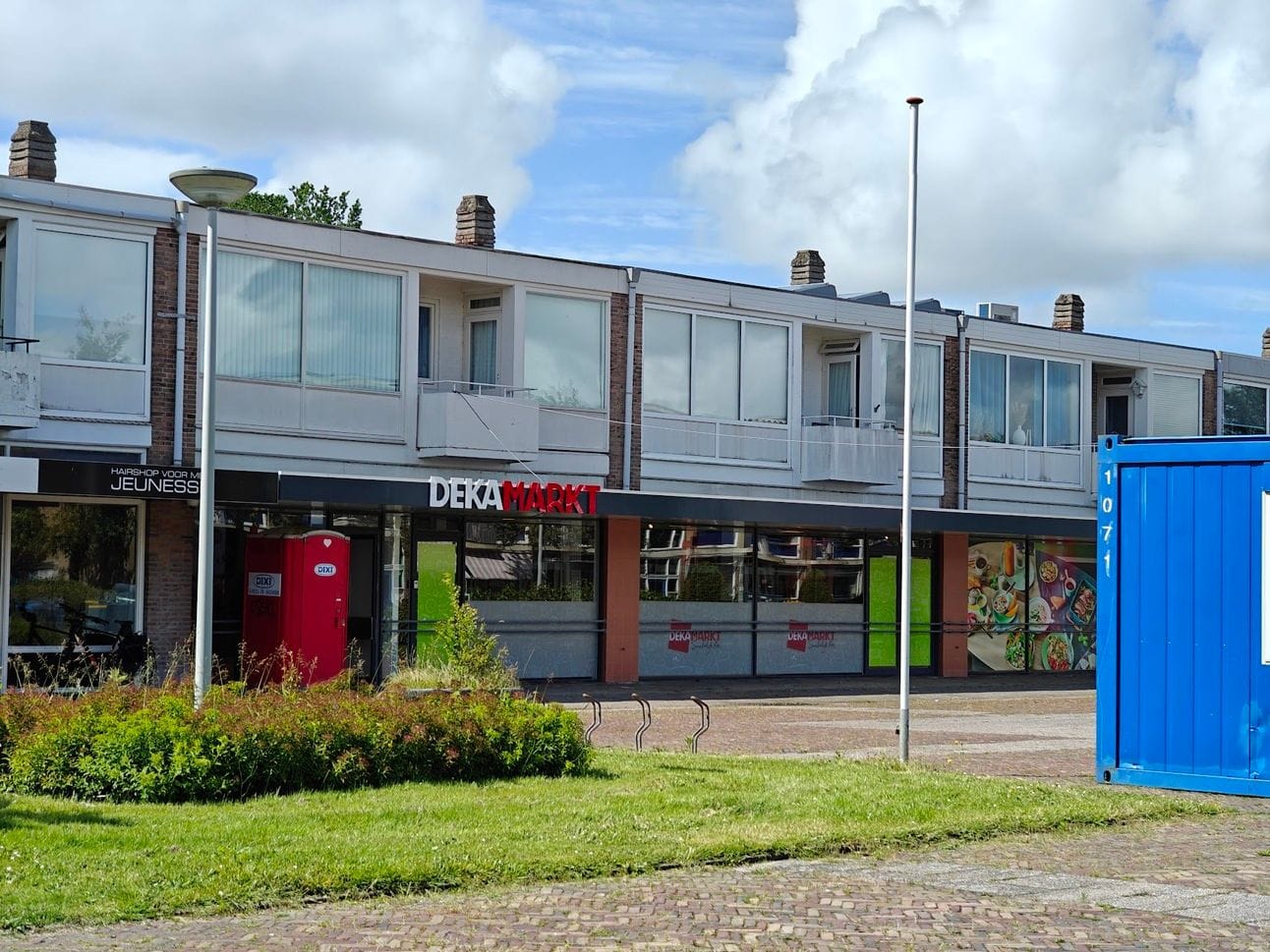 Zo zag de DekaMarkt er medio juni uit. Archieffoto: Rens Blom / nieuwsuitcastricum.nl