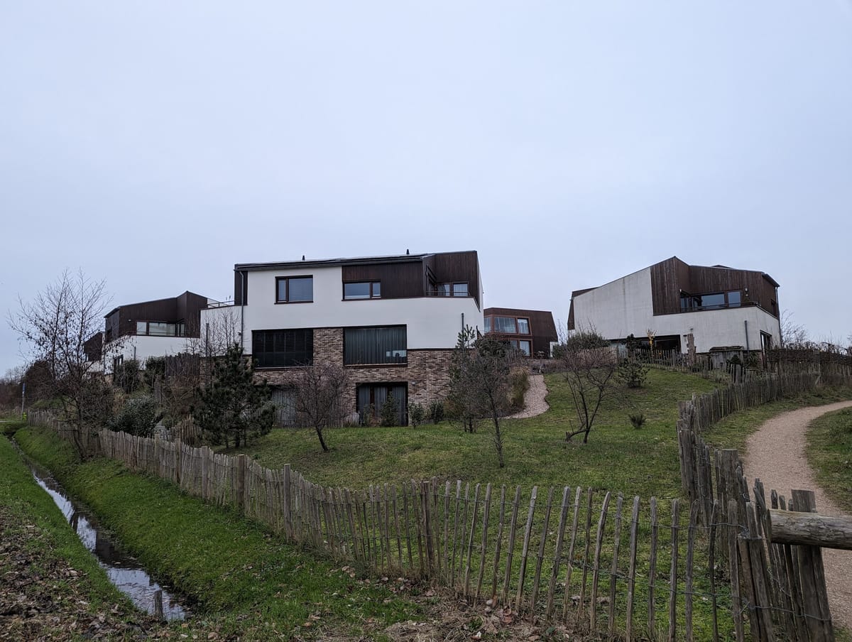 Duurdere huizen en minder kijkers: deze lessen kun je trekken uit de Castricumse woningmarkt in het tweede kwartaal